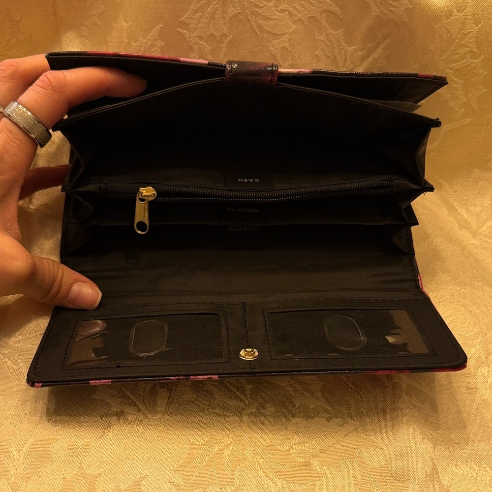 Floral Women's Clutch Wallet and Bag Charm! - Picture 4 of 7